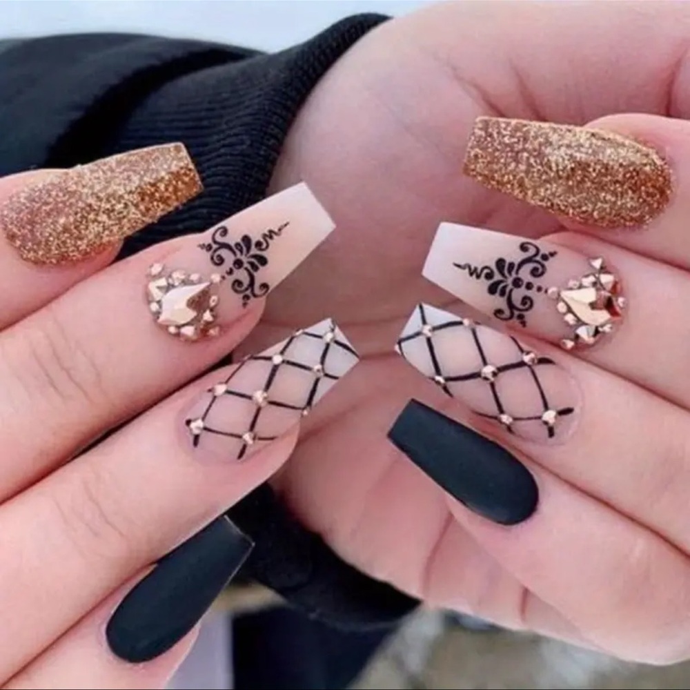 Press-On Nails, NIB, Cream & Black w/Pretty Accent Nails, Save Money